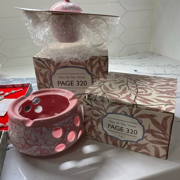 Once Upon A Book Club Bridgerton Volume 2 Gift Set - Picture 6 of 10